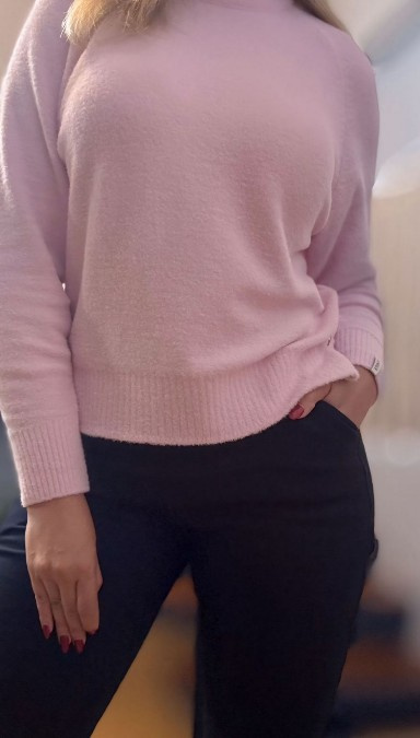 Blusa Biamar Em Fio Pluma Com Gola Redonda Rosa Claro 